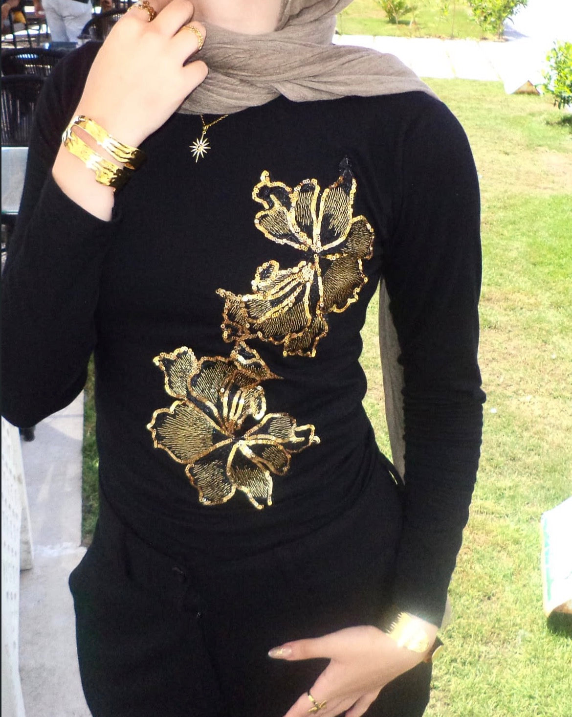 Shiny lilies top